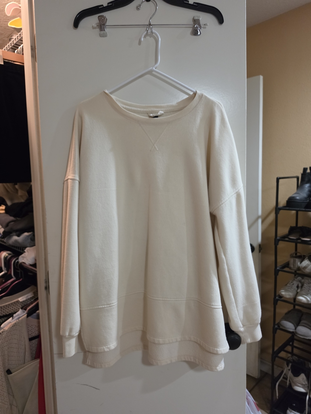 Universal Thread Cream Relaxed Crewneck Sweatshirt